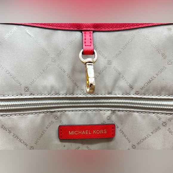 Michael Kors Jet Set Center Stripe Tote - Picture 10 of 11